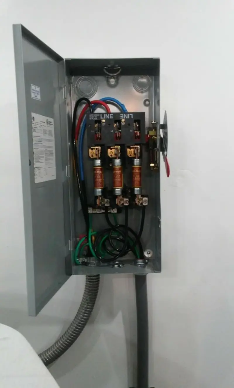 Three-phase disconnect switch installed for Smoke Detector Installation in Bennett